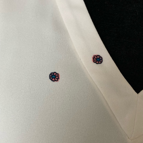 Ptp 18” LOFT White Floral Ruffled Bottom Tank Top - Picture 4 of 4